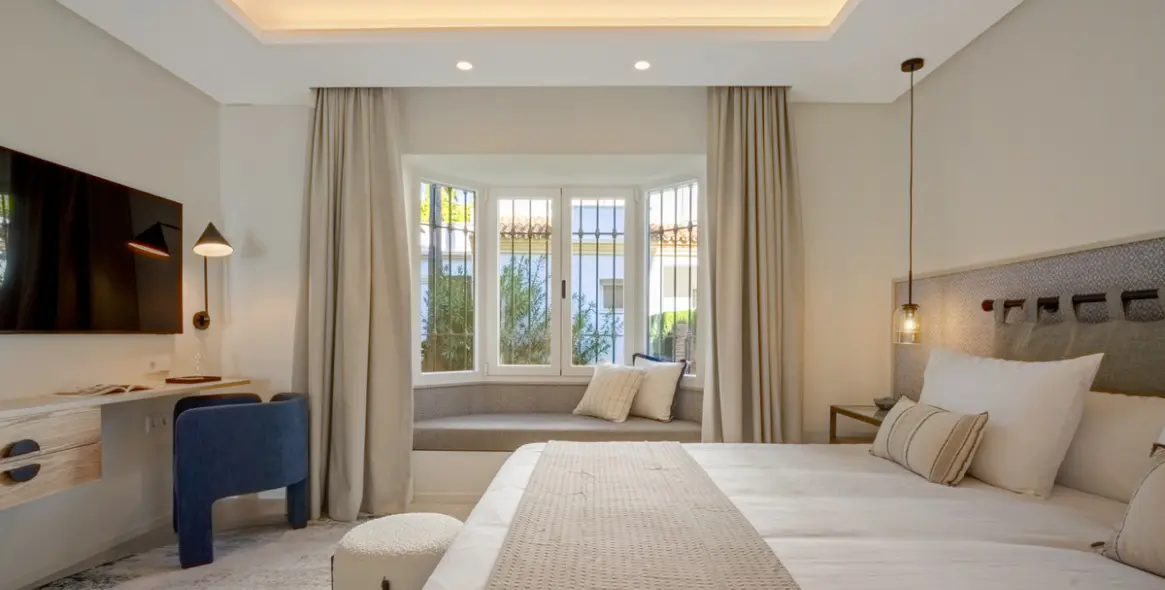 Venta de apartamento en planta media en The Golden Mile 55