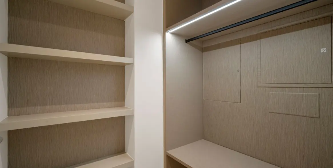 Venta de apartamento en planta media en The Golden Mile 65