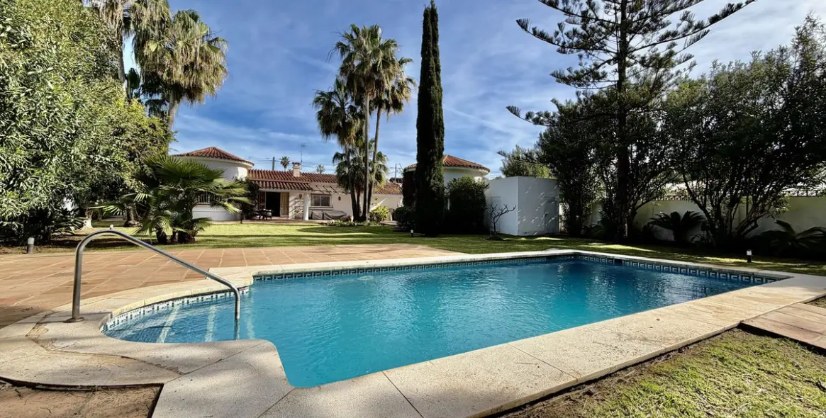 Venta de villa independiente en San Pedro de Alcántara 1