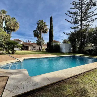 Venta de villa independiente en San Pedro de Alcántara