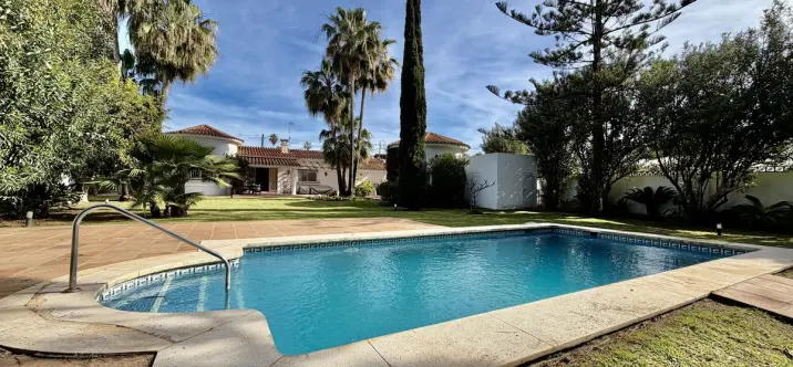 Venta de villa independiente en San Pedro de Alcántara 0
