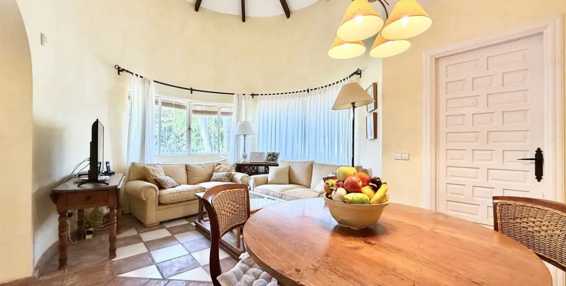 Venta de villa independiente en San Pedro de Alcántara 2