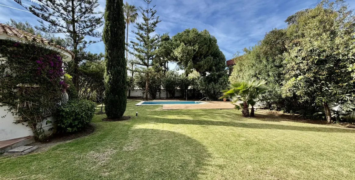 Venta de villa independiente en San Pedro de Alcántara 4