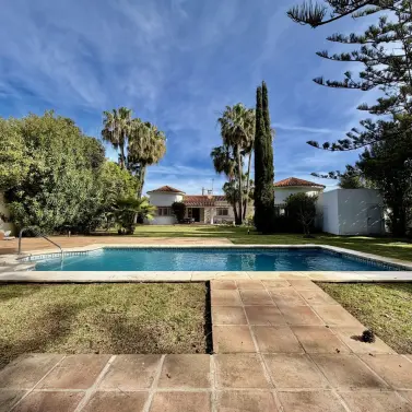 Venta de villa independiente en San Pedro de Alcántara