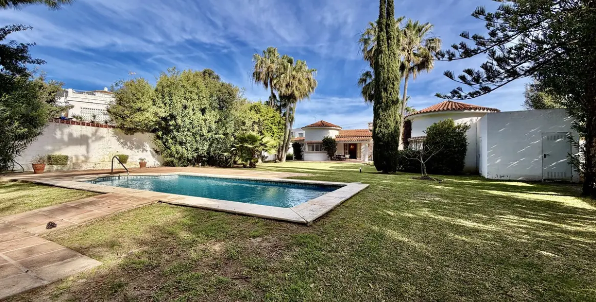 Venta de villa independiente en San Pedro de Alcántara 15