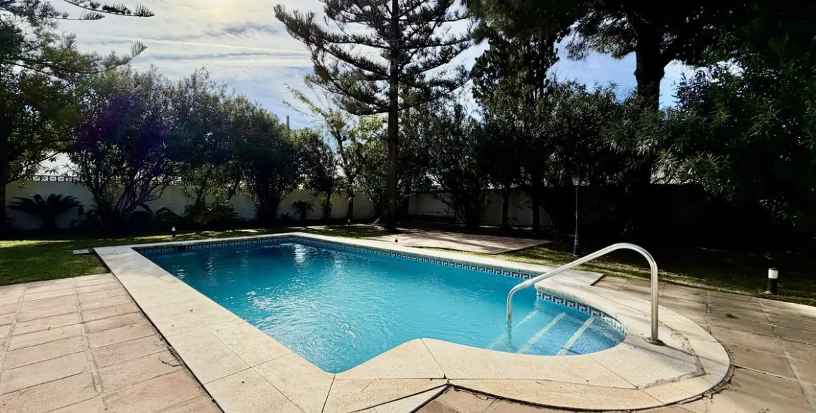 Venta de villa independiente en San Pedro de Alcántara 16