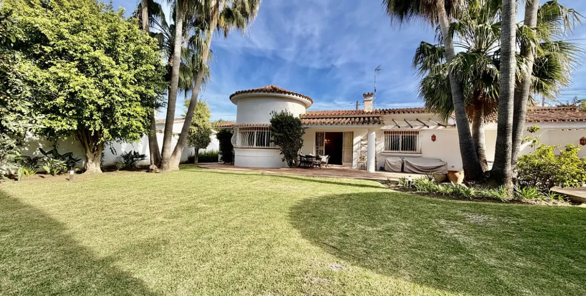 Venta de villa independiente en San Pedro de Alcántara 17