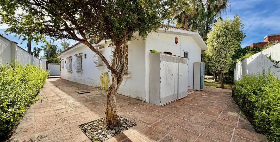 Venta de villa independiente en San Pedro de Alcántara 41