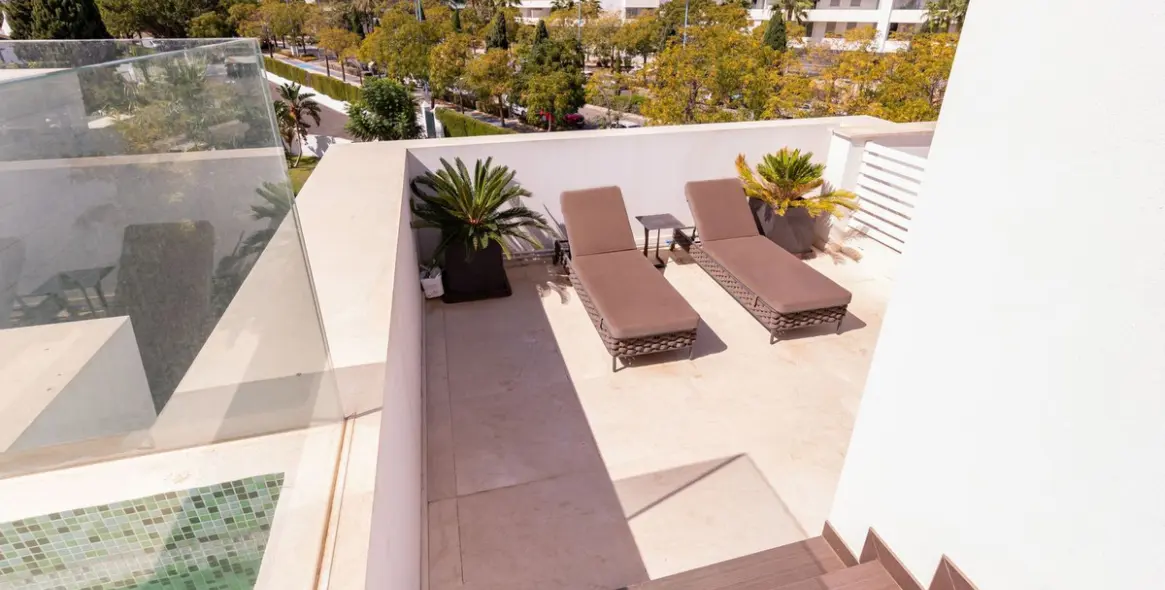 Venta de villa independiente en San Pedro de Alcántara 25