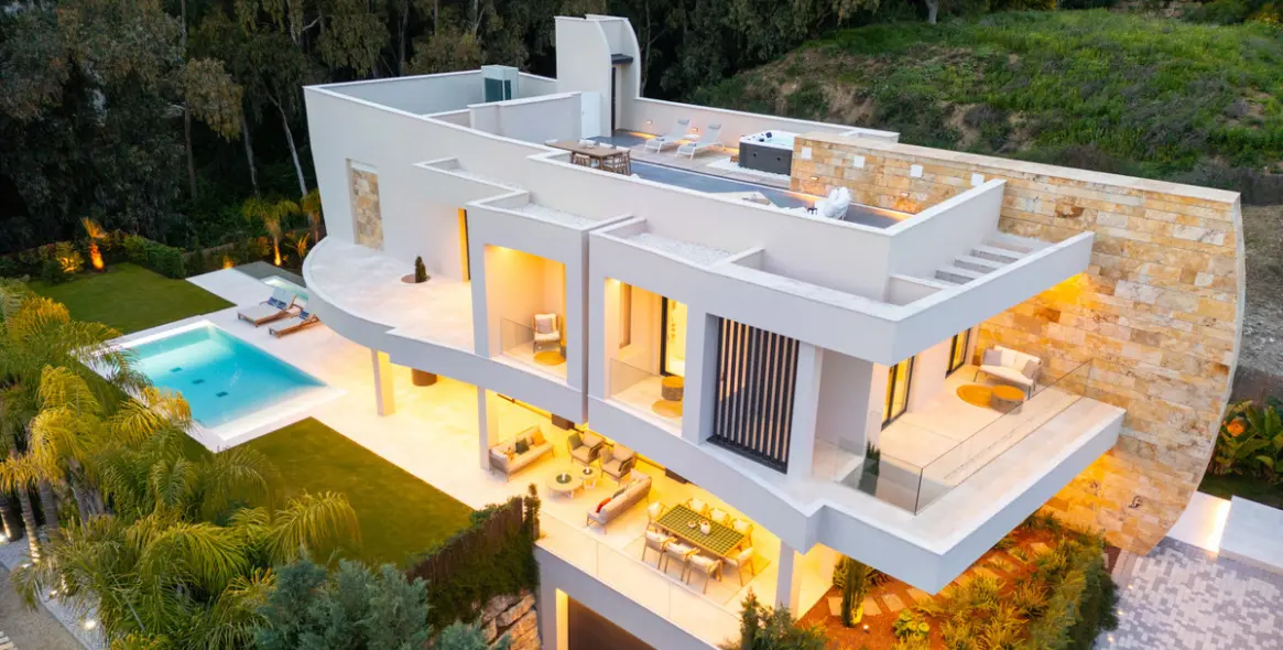 Venta de villa independiente en Nueva Andalucía 1