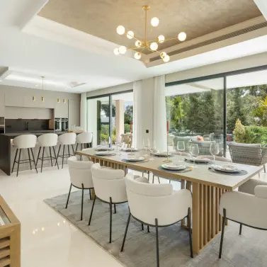 Venta de villa independiente en Nueva Andalucía