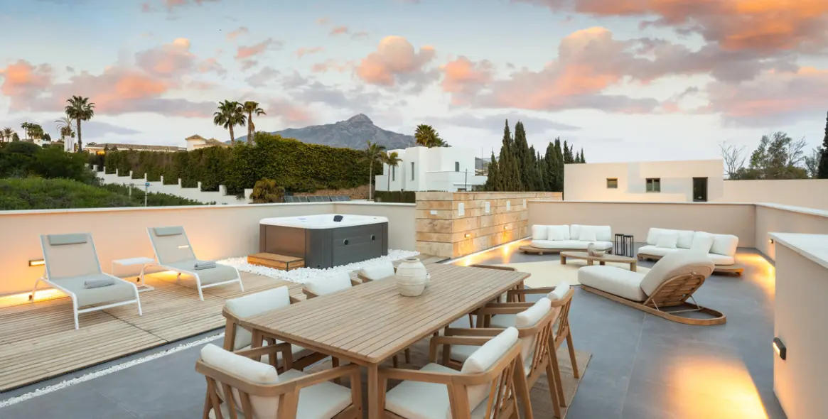 Venta de villa independiente en Nueva Andalucía 5