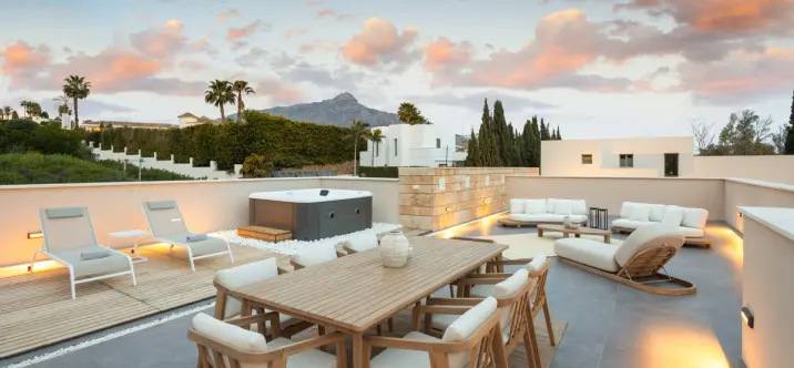 Venta de villa independiente en Nueva Andalucía 4