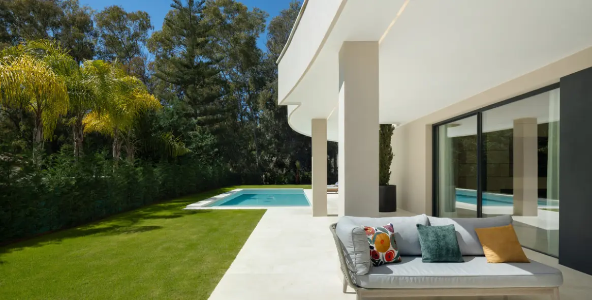 Venta de villa independiente en Nueva Andalucía 11