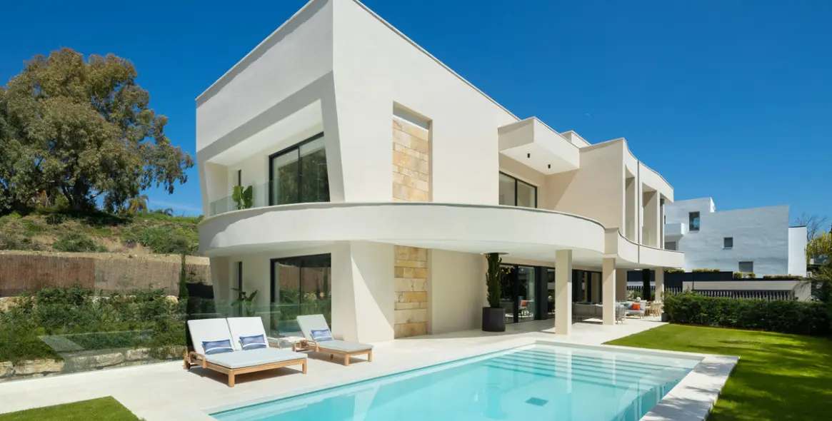 Venta de villa independiente en Nueva Andalucía 12