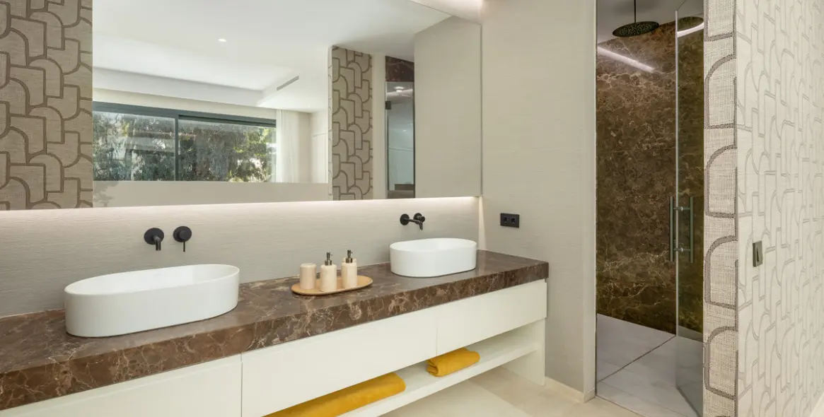 Venta de villa independiente en Nueva Andalucía 20