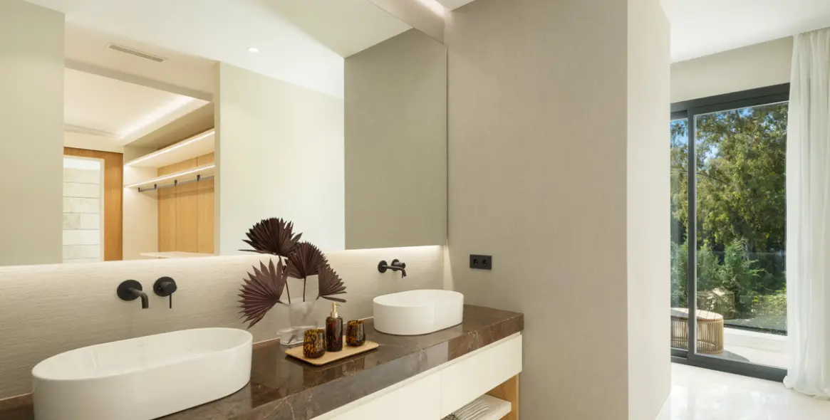 Venta de villa independiente en Nueva Andalucía 21