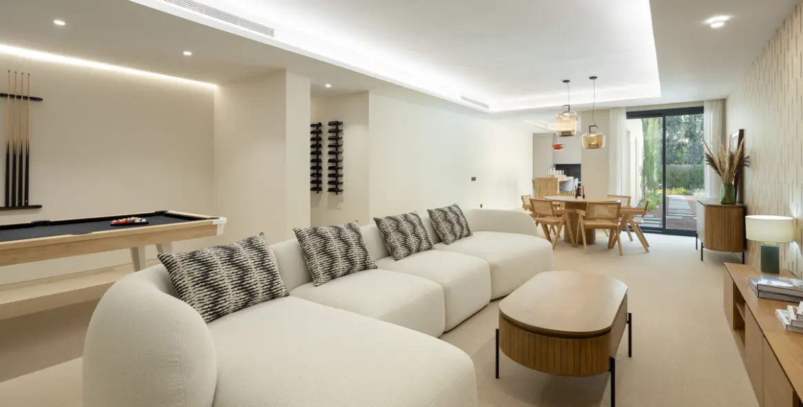 Venta de villa independiente en Nueva Andalucía 24