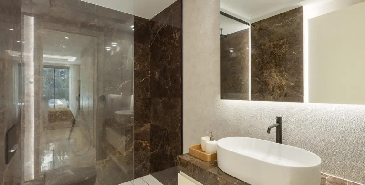 Venta de villa independiente en Nueva Andalucía 26