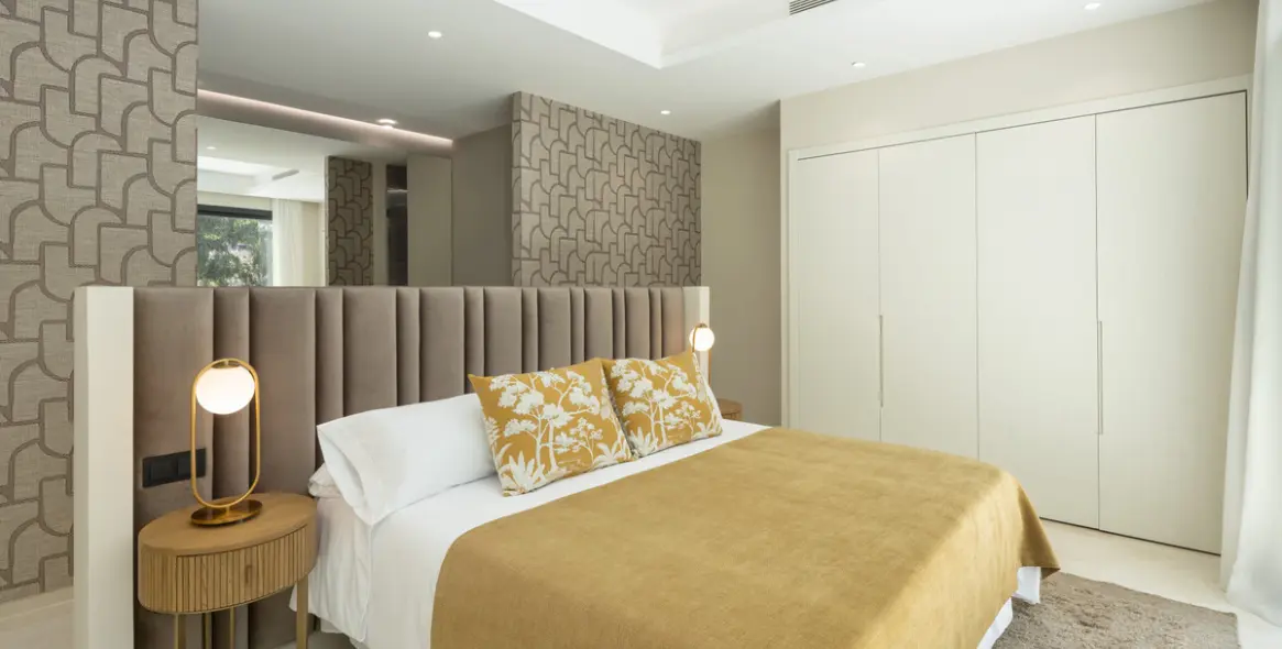 Venta de villa independiente en Nueva Andalucía 27