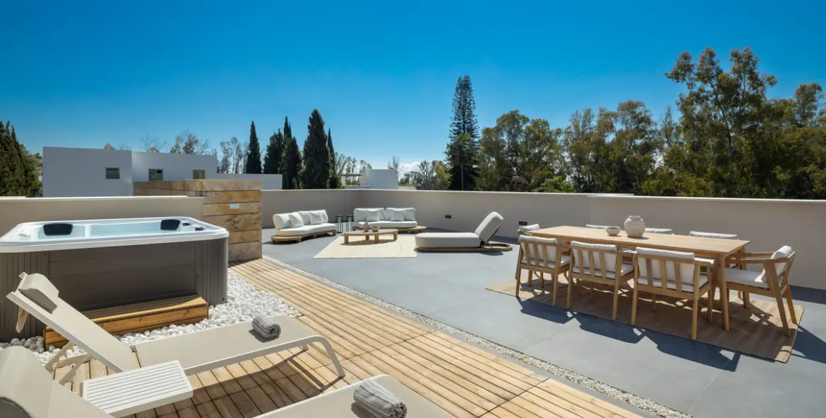 Venta de villa independiente en Nueva Andalucía 30