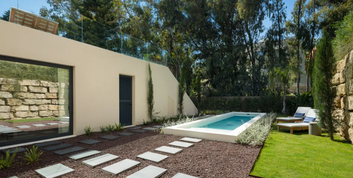 Venta de villa independiente en Nueva Andalucía 42