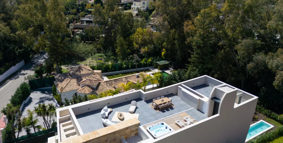 Venta de villa independiente en Nueva Andalucía 52