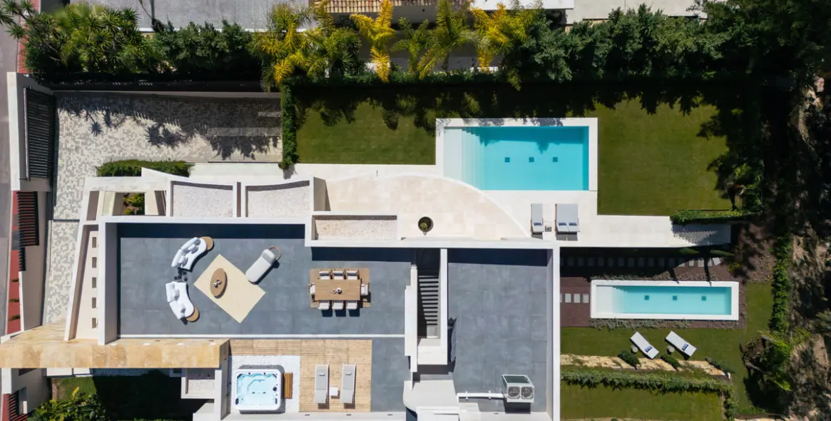 Venta de villa independiente en Nueva Andalucía 53