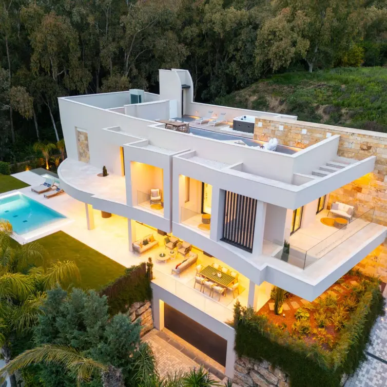 Venta de villa independiente en Nueva Andalucía