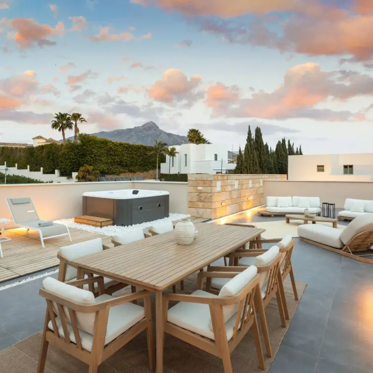 Venta de villa independiente en Nueva Andalucía