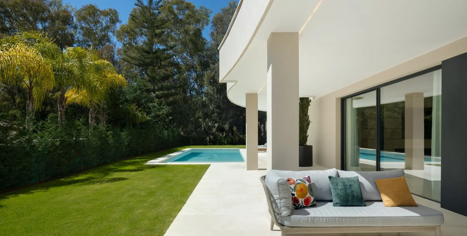 Sale of detached villa in Nueva Andalucía 11