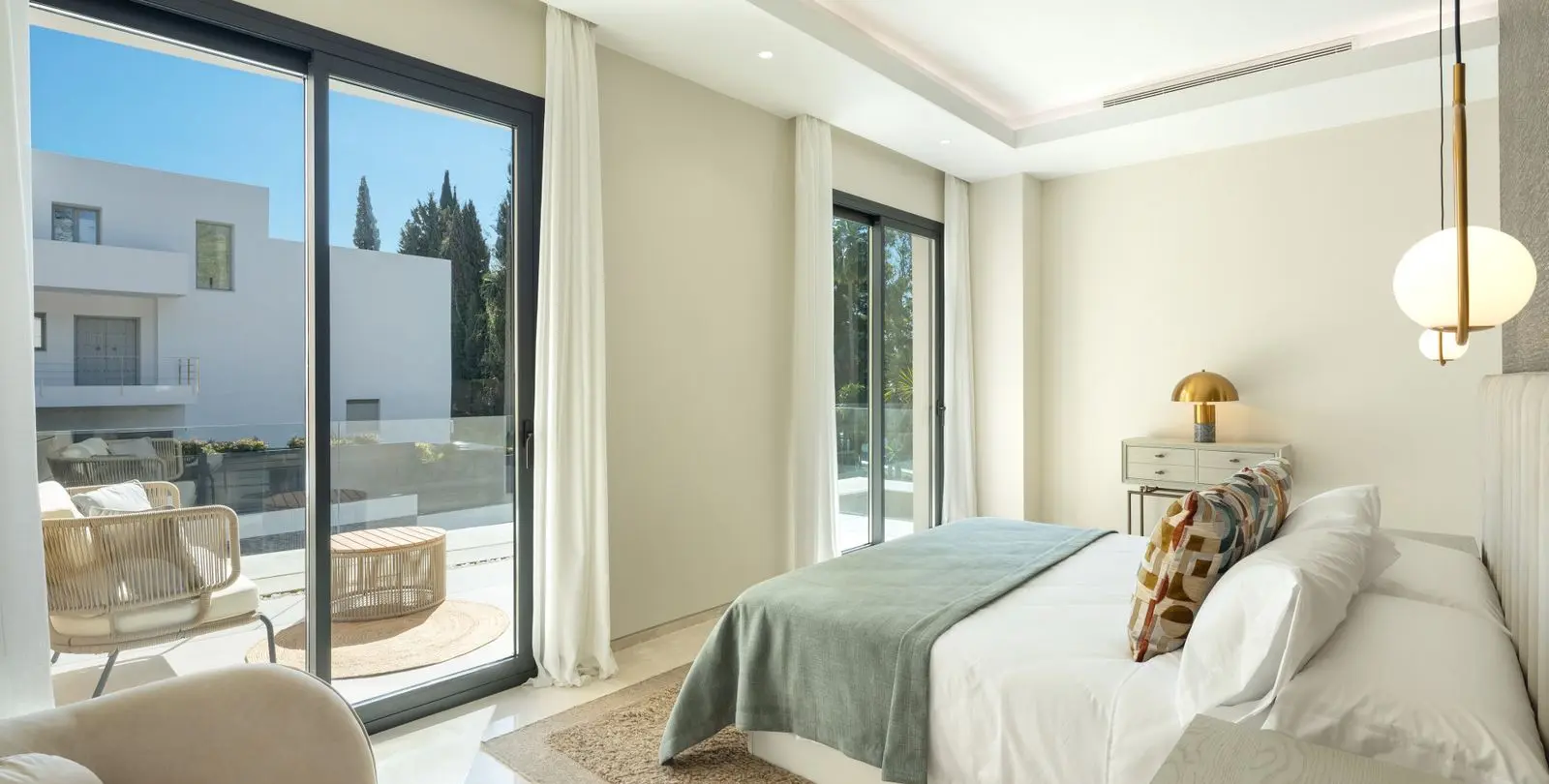 Sale of detached villa in Nueva Andalucía 15