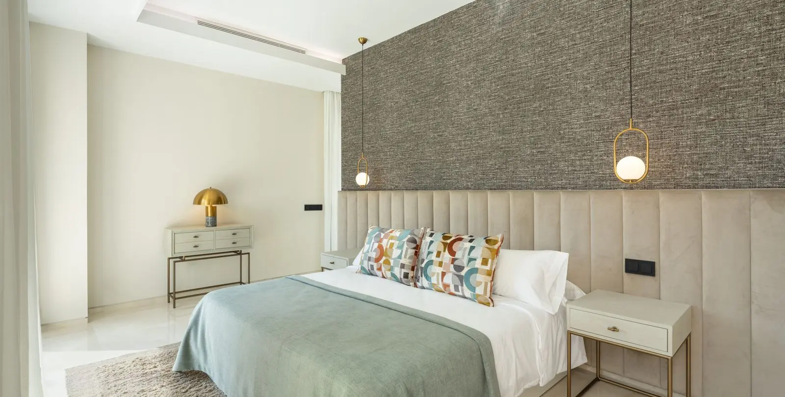 Sale of detached villa in Nueva Andalucía 16