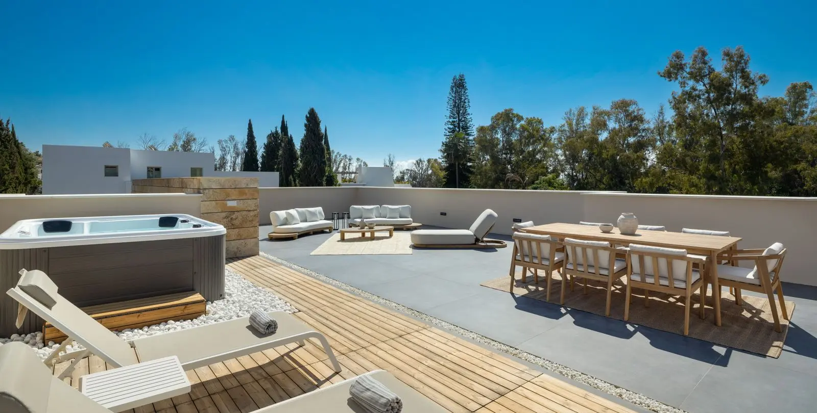 Sale of detached villa in Nueva Andalucía 28