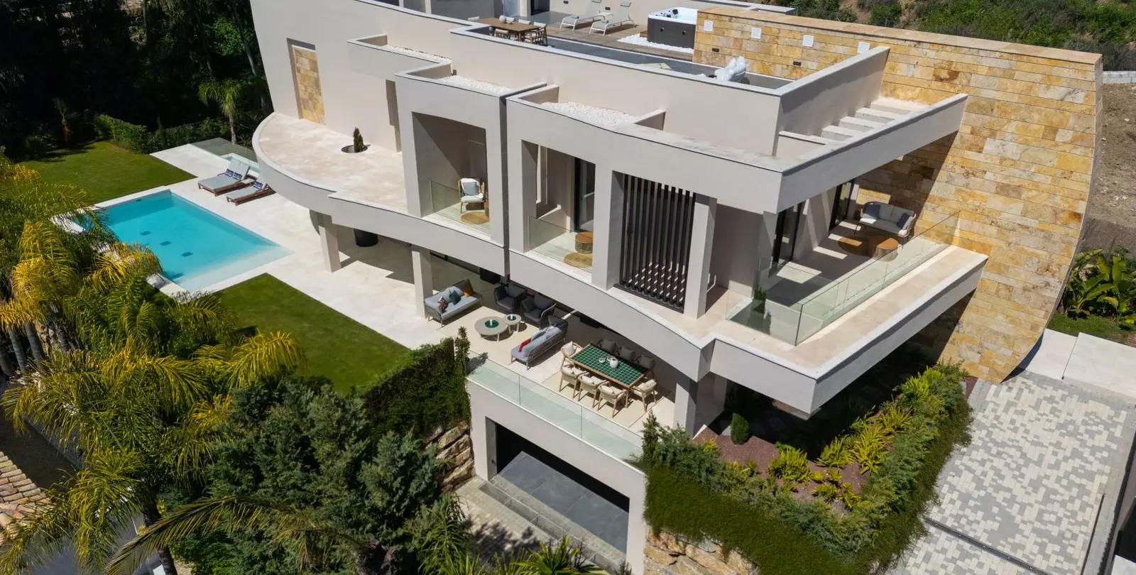 Sale of detached villa in Nueva Andalucía 36