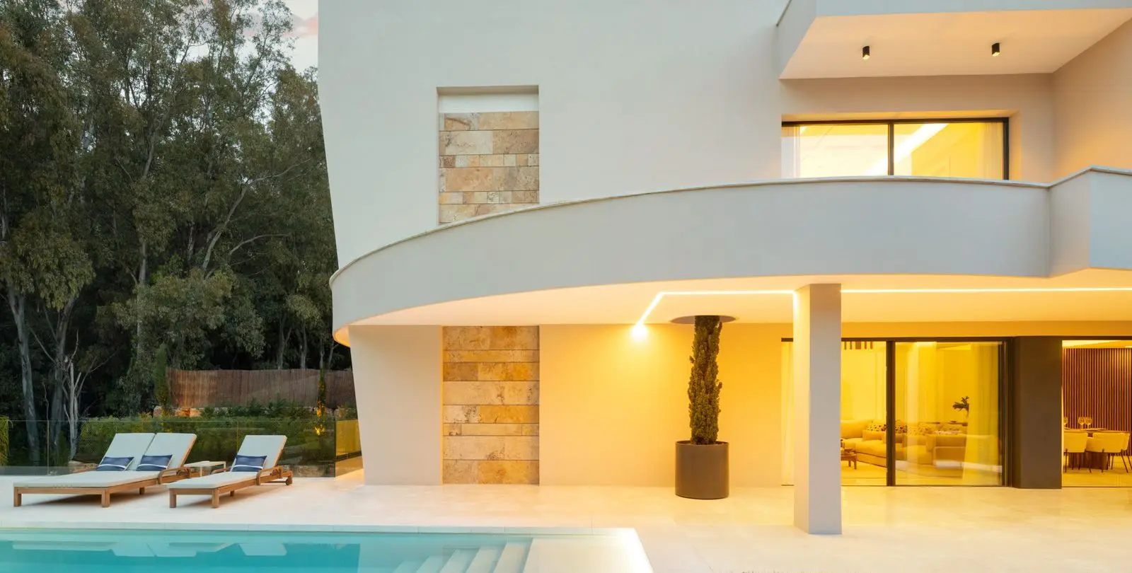Sale of detached villa in Nueva Andalucía 43