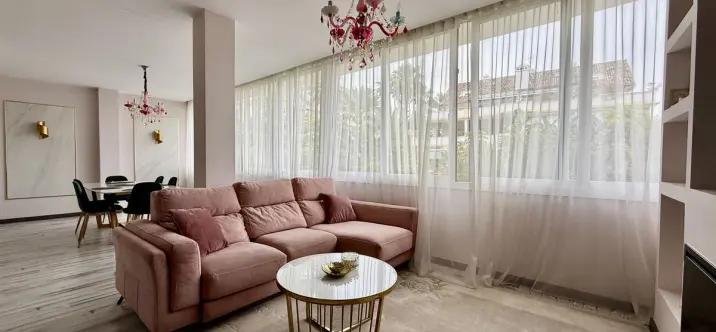 Alquiler a corto plazo de apartamento en planta media en The Golden Mile 2