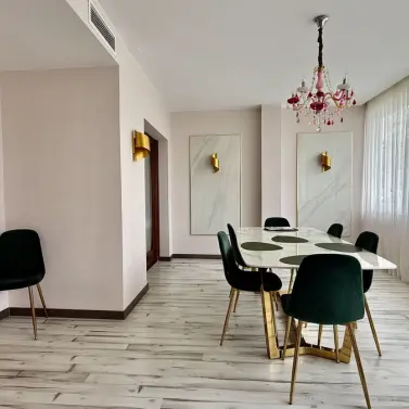 Alquiler a corto plazo de apartamento en planta media en The Golden Mile