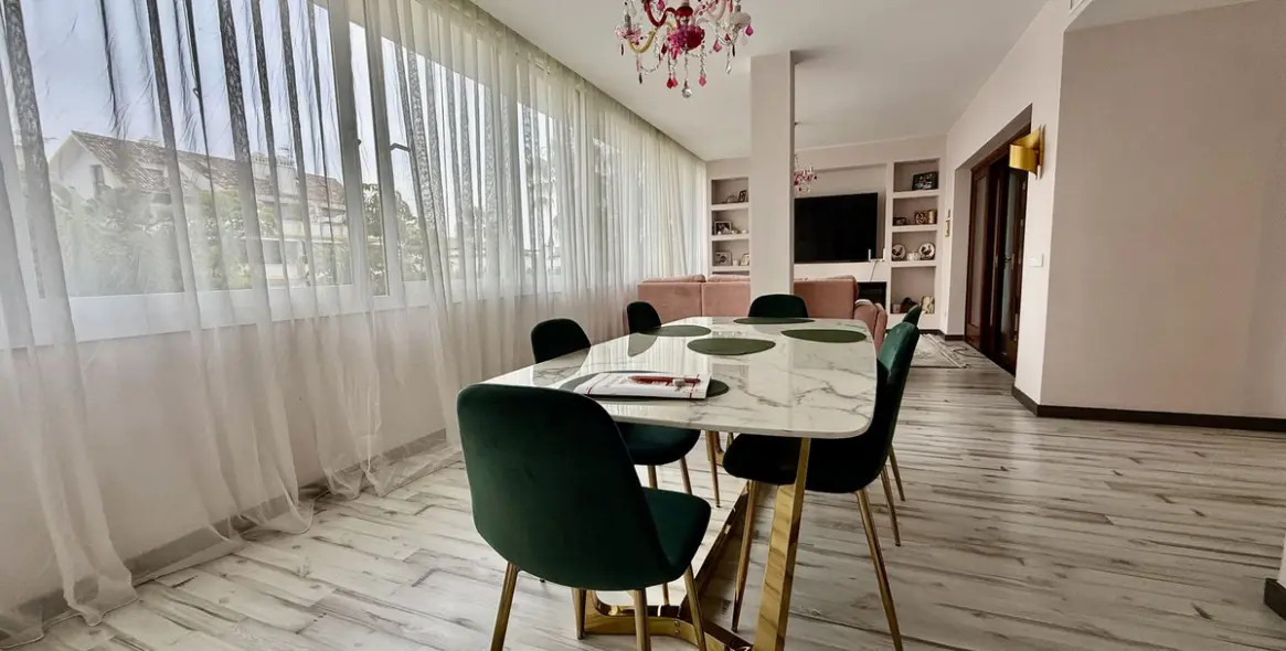 Краткосрочная аренда апартаментов на среднем этаже в The Golden Mile 5