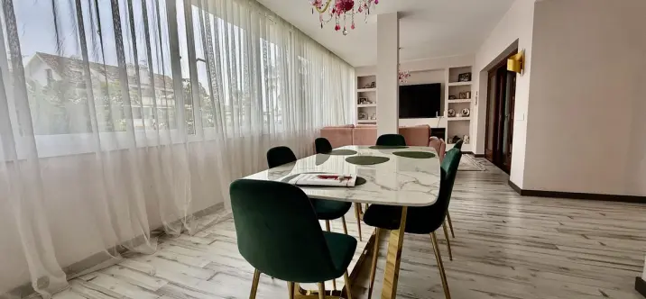 Alquiler a corto plazo de apartamento en planta media en The Golden Mile 4