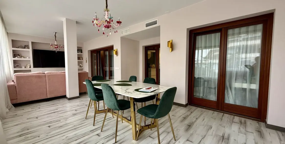 Краткосрочная аренда апартаментов на среднем этаже в The Golden Mile 6