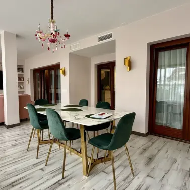 Alquiler a corto plazo de apartamento en planta media en The Golden Mile