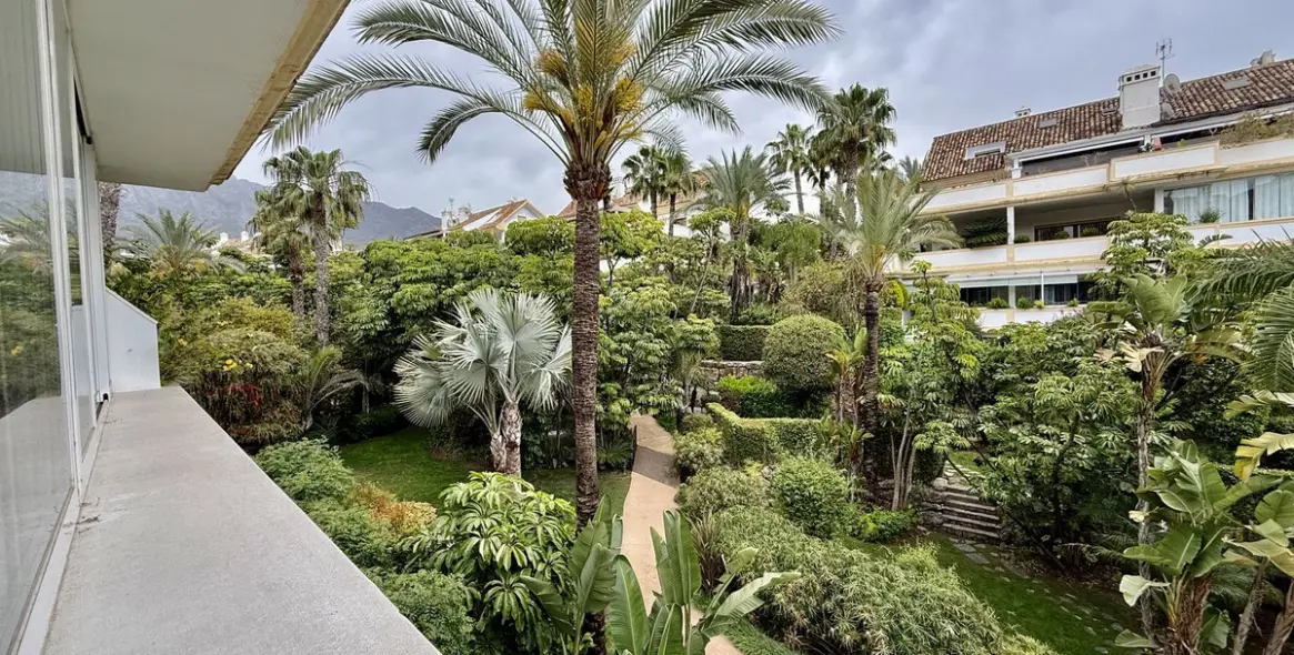 Краткосрочная аренда апартаментов на среднем этаже в The Golden Mile 9