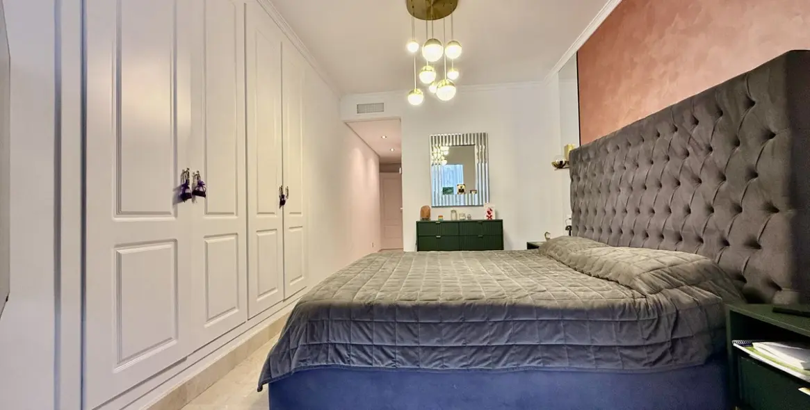 Краткосрочная аренда апартаментов на среднем этаже в The Golden Mile 15