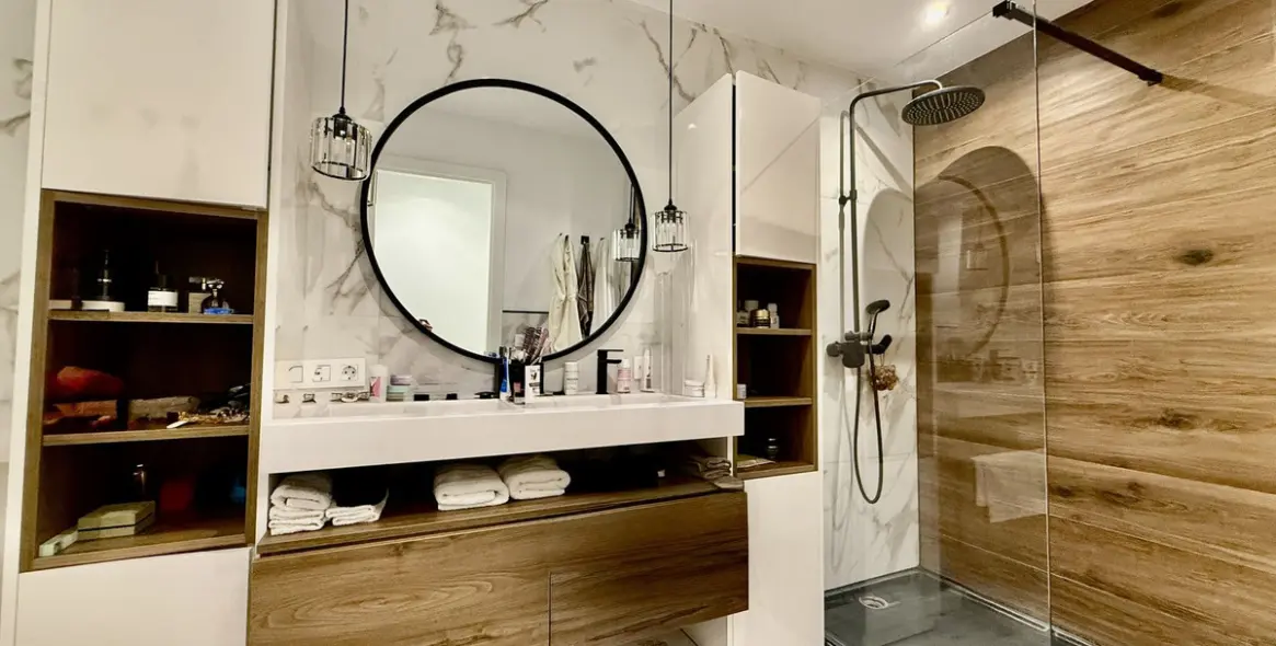 Краткосрочная аренда апартаментов на среднем этаже в The Golden Mile 16