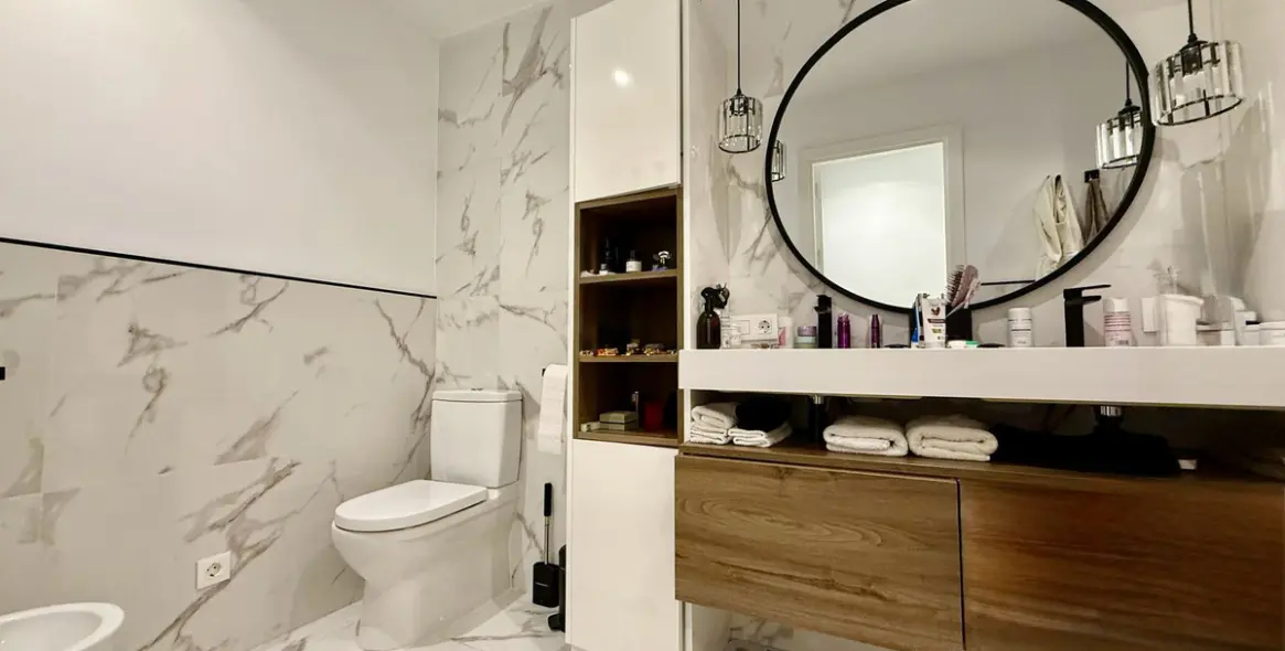 Краткосрочная аренда апартаментов на среднем этаже в The Golden Mile 17