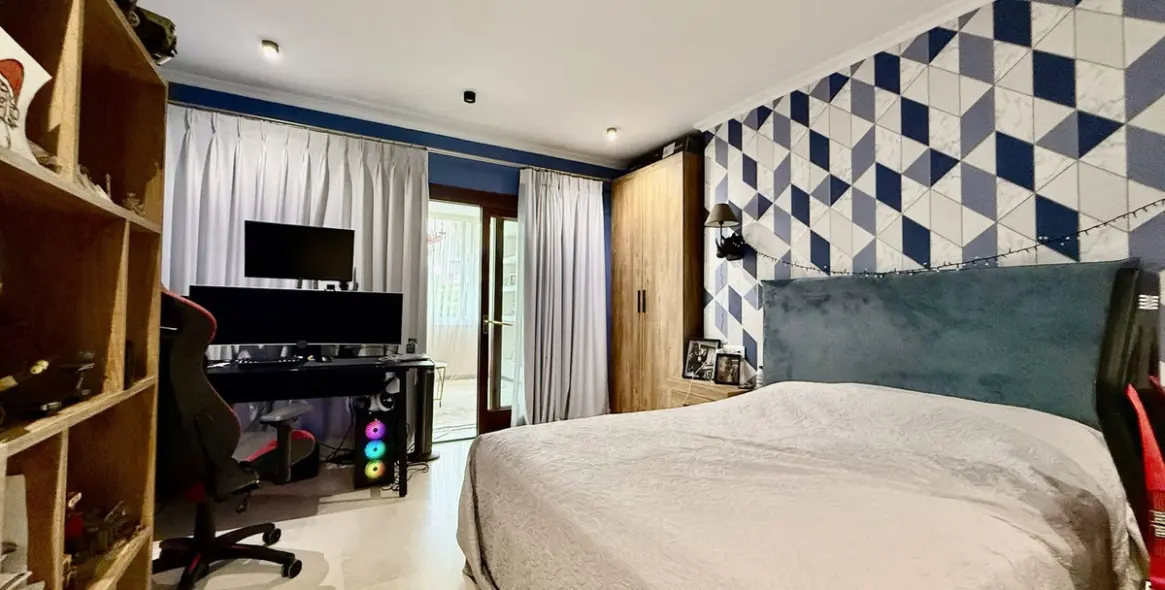 Краткосрочная аренда апартаментов на среднем этаже в The Golden Mile 25