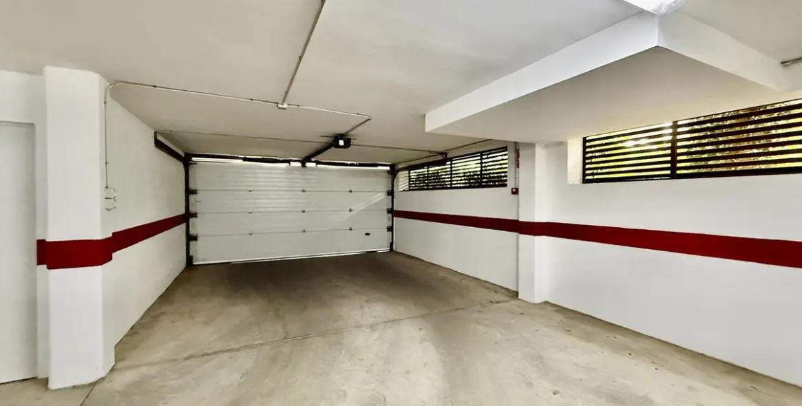 Краткосрочная аренда апартаментов на среднем этаже в The Golden Mile 29