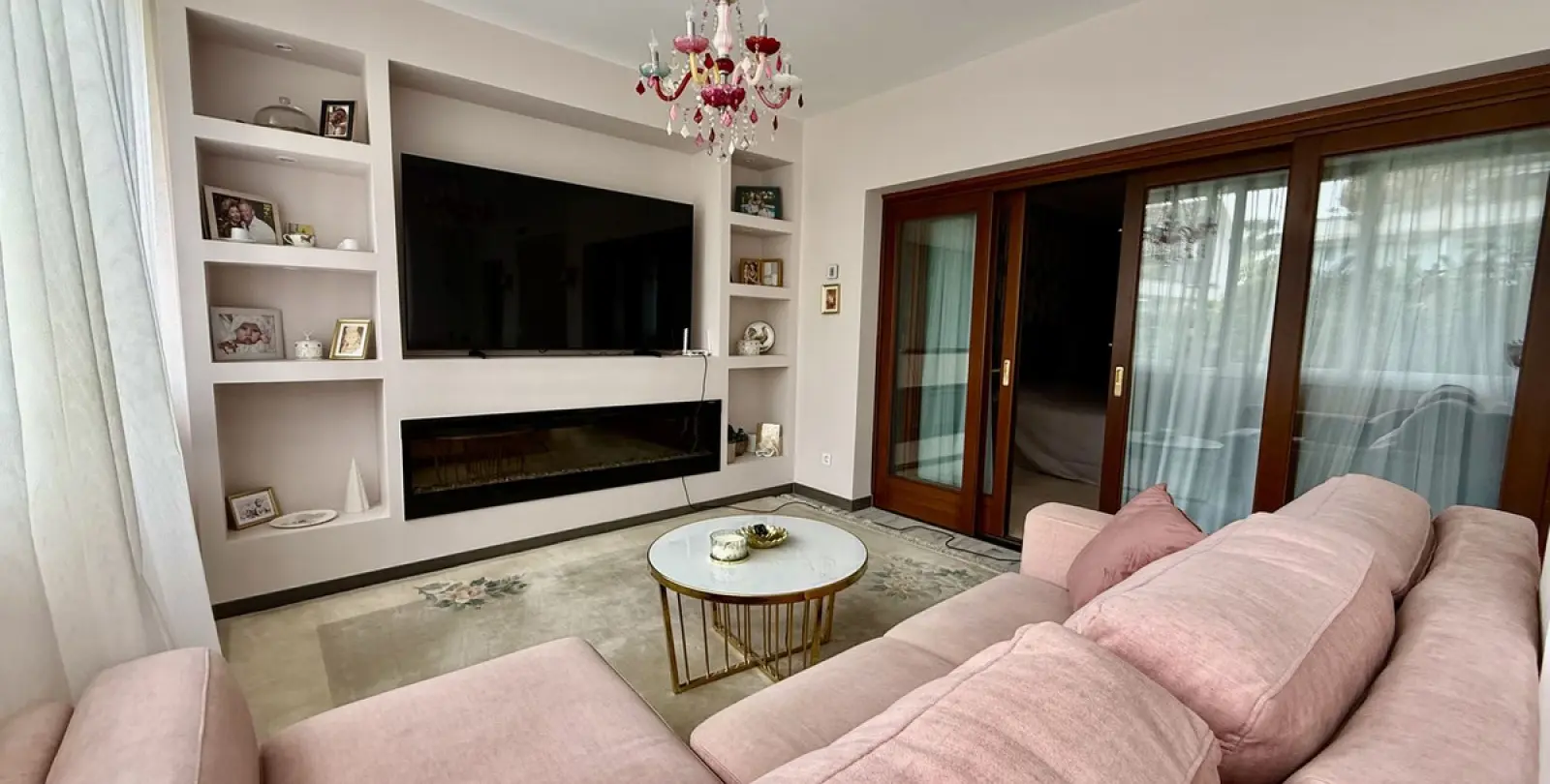 Short-term rent of middle floor apartment in The Golden Mile 2