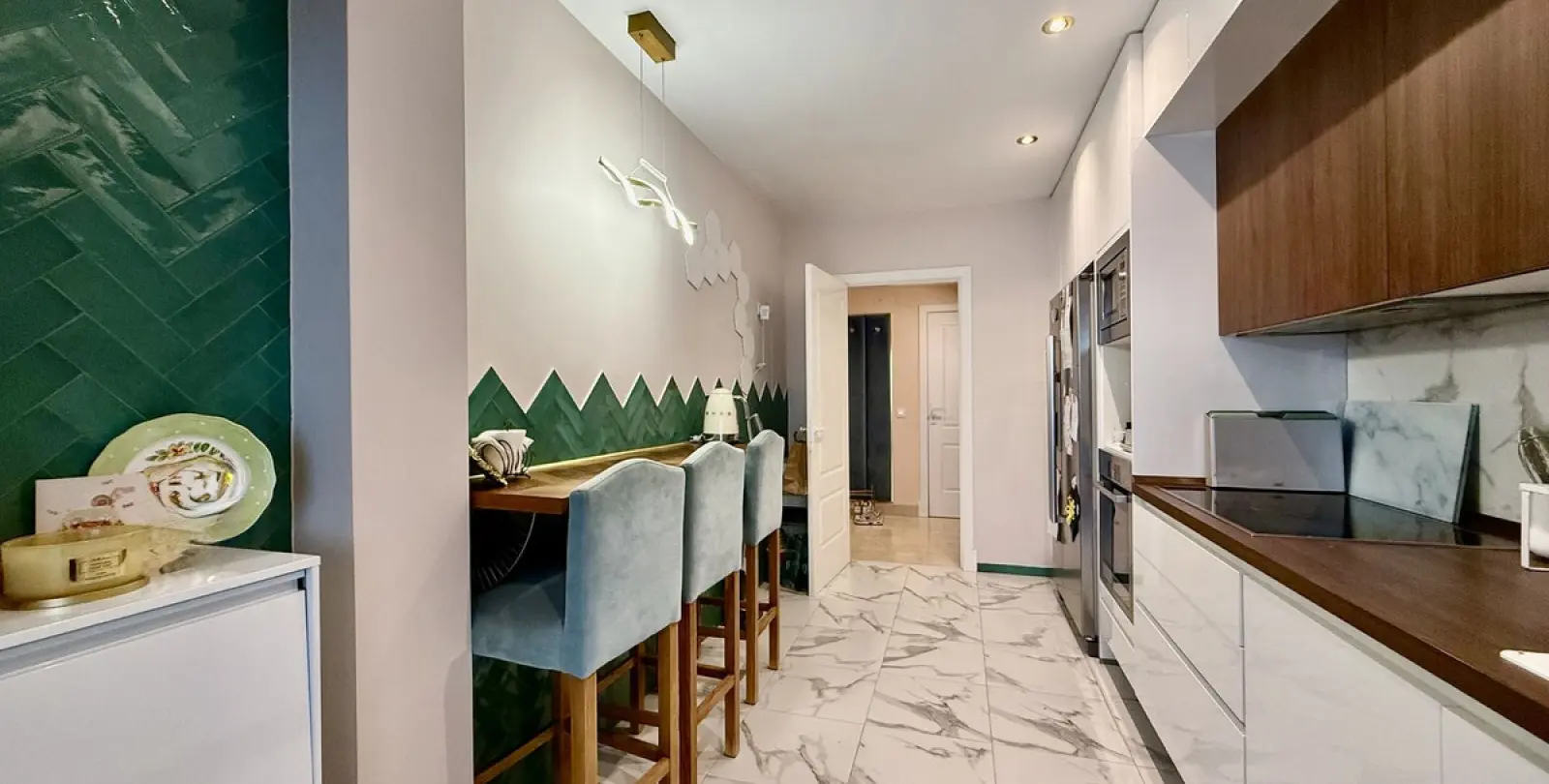 Short-term rent of middle floor apartment in The Golden Mile 11